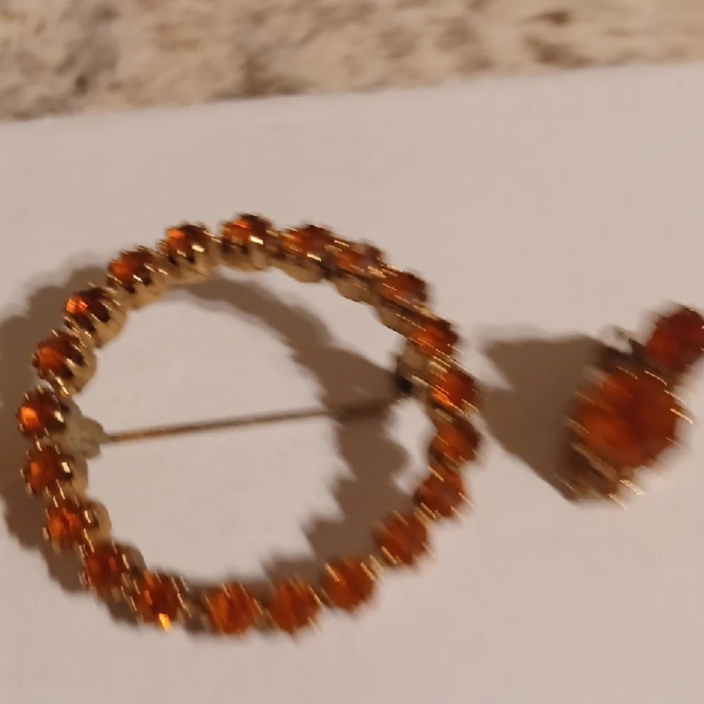 Vintage Gold and Orange Brooch Set Clip On Earings